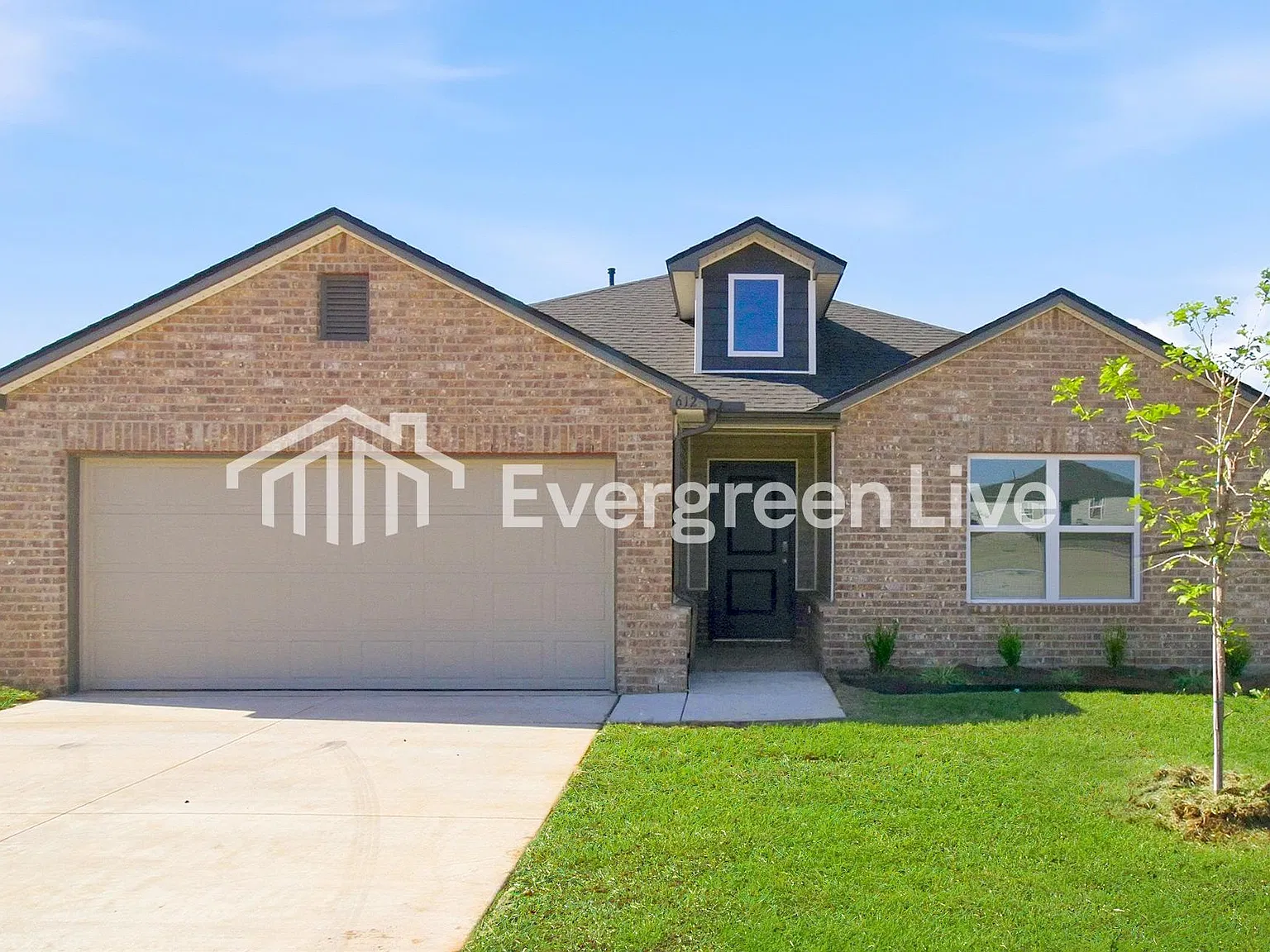 3 bed, 2.0 bath, 1355 sqft, $1,420 — Photo 1