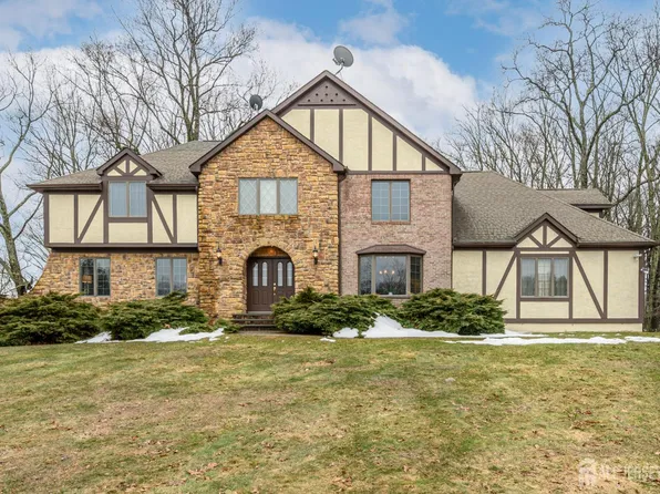 3 Tara Ct, Hardwick, NJ 07825