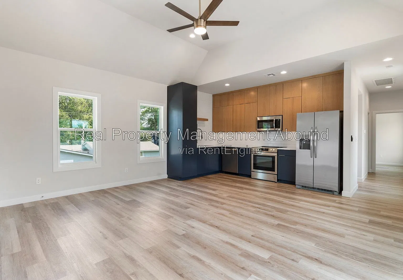 2 bed, 1.0 bath, 946 sqft, $1,400 — Photo 2