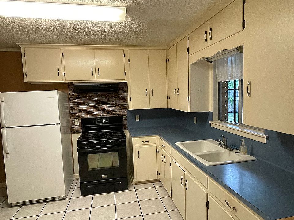 1st image of 315 Jade Dr