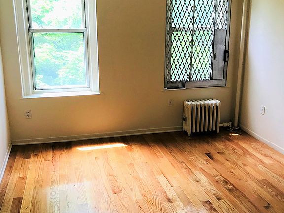 2nd image of 3620 Parsons Blvd APT 6C