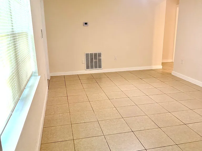 551 Mary St #1 — Photo 9