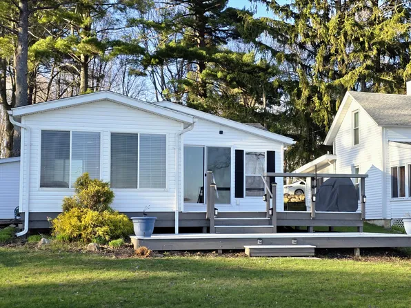 3726 Peterson Dr, Gobles, MI 49055