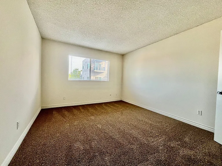4325 Lowell St — Photo 7