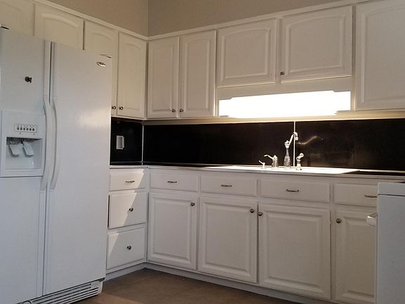 5th image of 301 Meadowood St