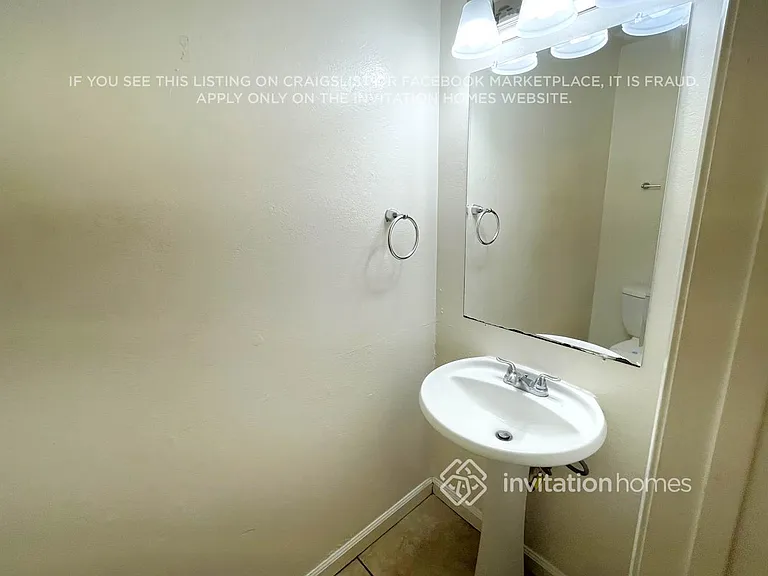 560 E Wigeon Way — Photo 13