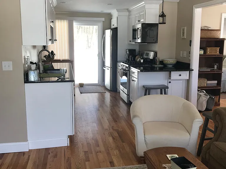 Llynwood Dr — Photo 34