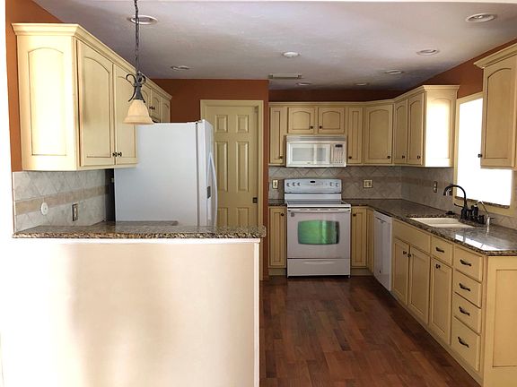 4th image of 1020 Wilshire Dr
