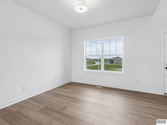 3rd image of 20909 Nebraska Ave