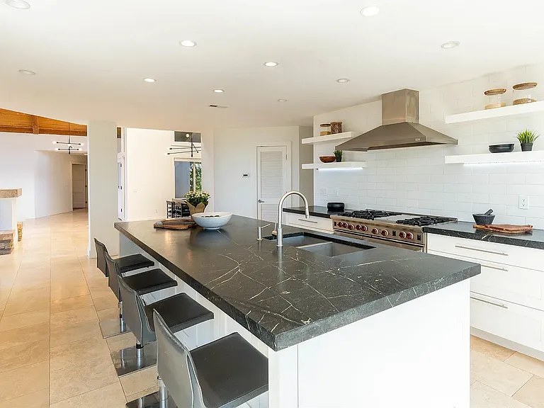 30410 Calle La Reina — Photo 7