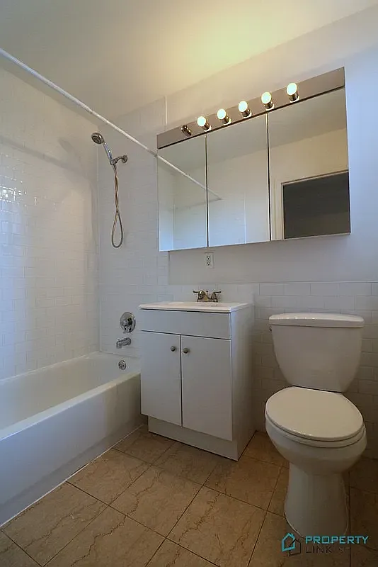 407 W 51st St — Photo 2