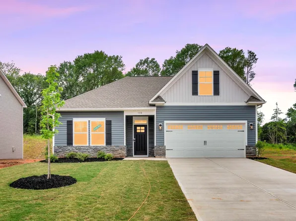 136 Hunter Ridge Dr, Boiling Springs, SC 29316