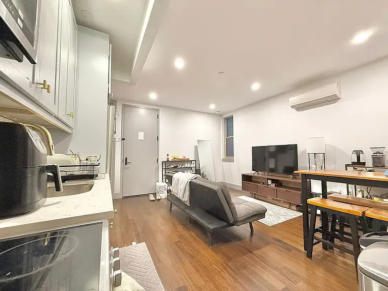 412 Suydam St #3R — Photo 4