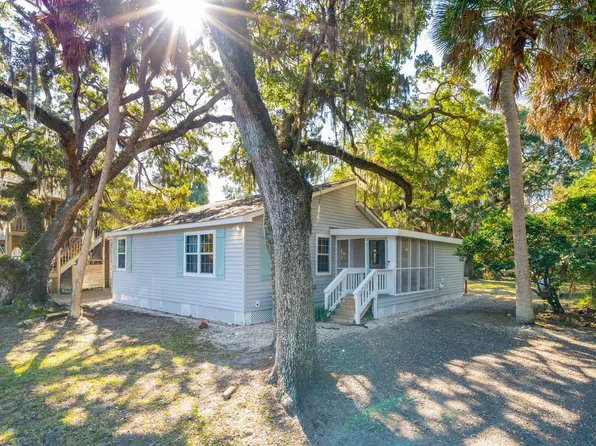 1416 Chancellor St, Edisto Island, SC 29438