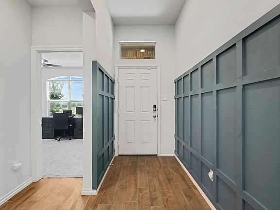 5th image of 11705 Silver Queen Dr