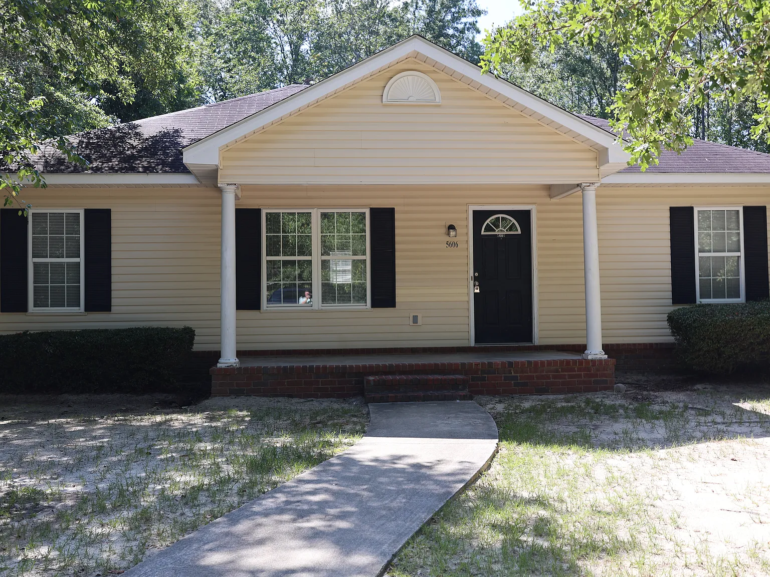 3 bed, 1271 sqft, $1,650 — Photo 1