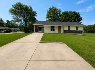 904 Montgomery Ave, Warrenton, MO 63383