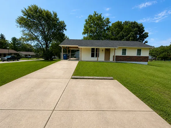 904 Montgomery Ave, Warrenton, MO 63383