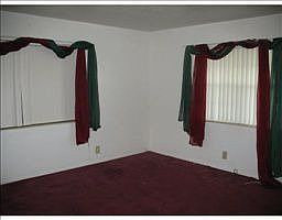 3rd image of 1517 Railroad Ave