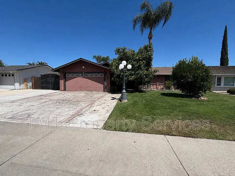 930 Graywood Cir — Photo 1