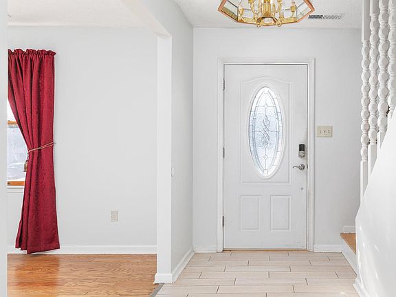 3rd image of 101 Pebble Brook Ln