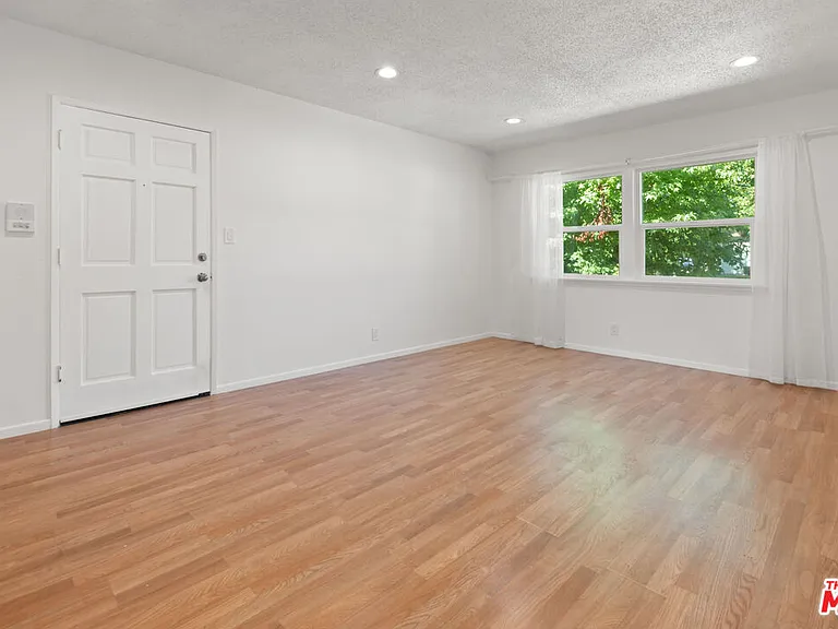 5830 Bowcroft St #4 — Photo 3