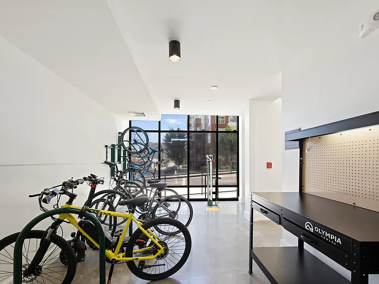 Alexan Moto — Photo 25