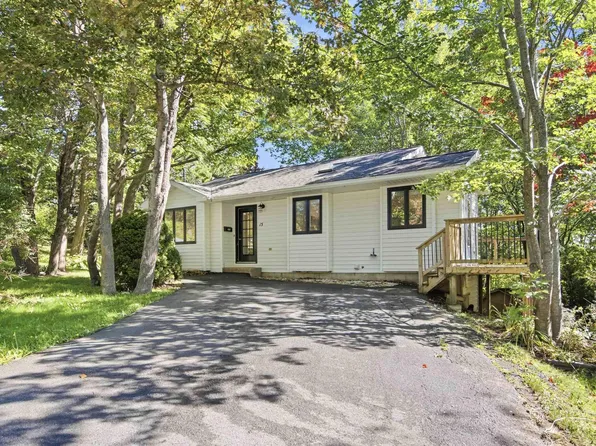 15 Micmac Dr, Dartmouth, NS B2X 2H3