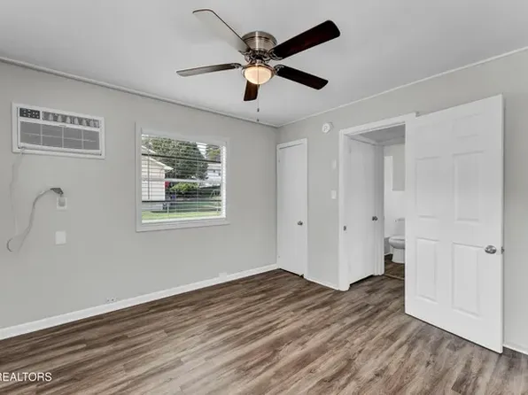 229 W Fairview Rd, Oak Ridge, TN 37830