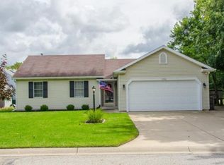 51986 Meadow Crest Dr, South Bend, IN 46628