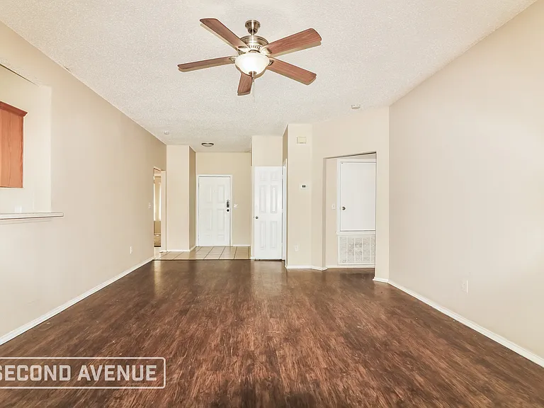 1017 La Mirada — Photo 4
