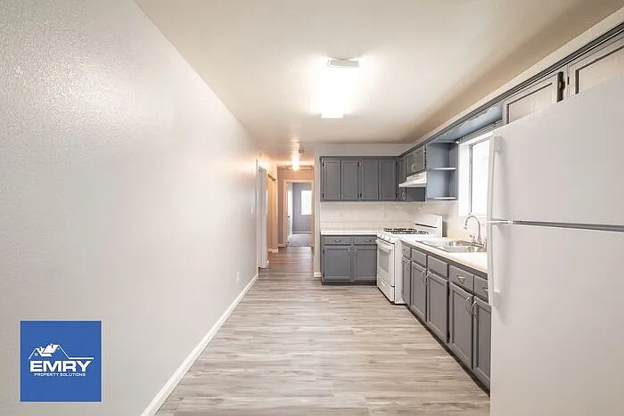 3 bed, 2.0 bath, 1250 sqft, $2,999 — Photo 4