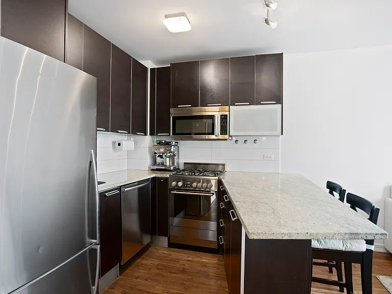502 9th Ave #9D — Photo 4