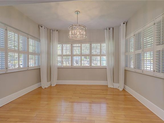 5th image of 1029 Charles St