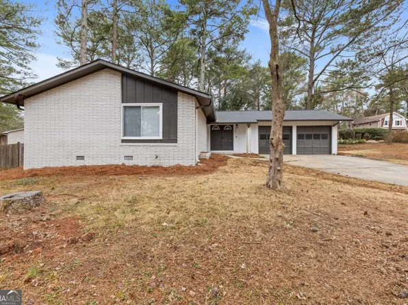 862 Hearthstone Dr, Stone Mountain, GA 30083