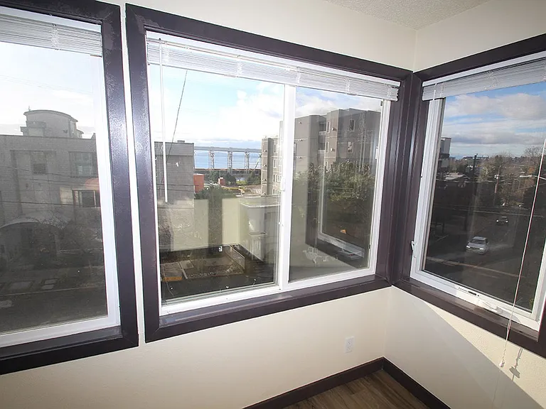 Hamilton Hall Apartments - Queen Anne — Photo 13