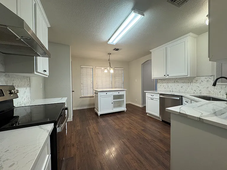 208 Latigo Ln — Photo 9
