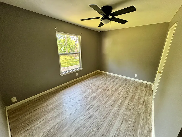 122 Chesley Dr — Photo 7