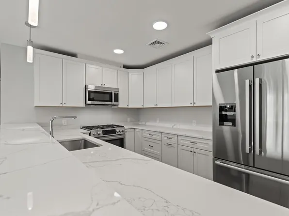131 Eliot St #201, Milton, MA 02186