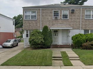 67-40 211th St, Oakland Gardens, NY 11364