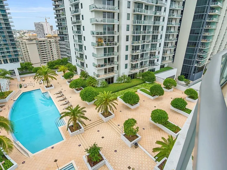 1050 Brickell Ave #1812 — Photo 6