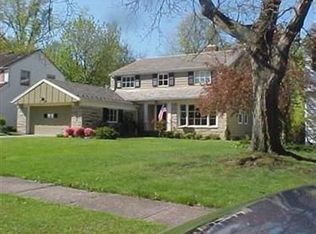 2486 Newbury Dr, Cleveland Heights, OH