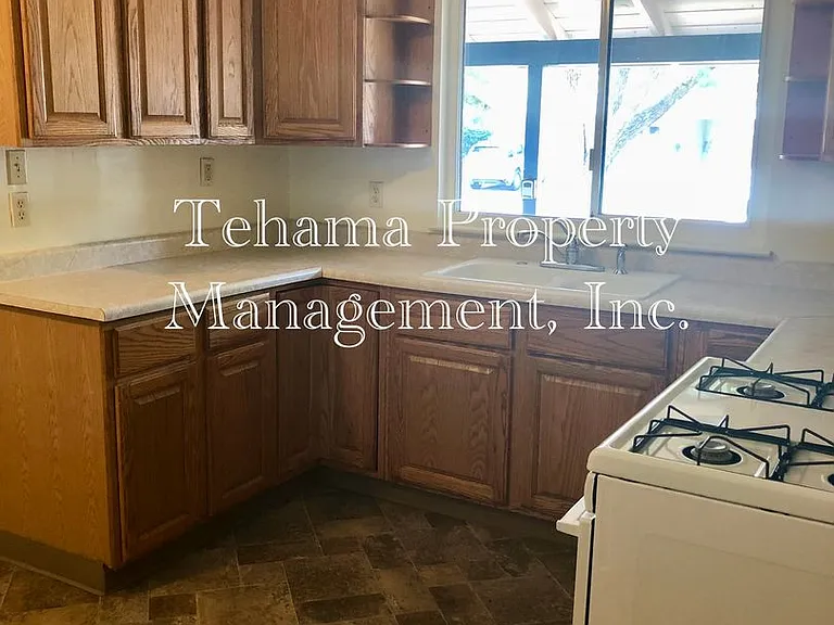 925 Hasvold Dr — Photo 15