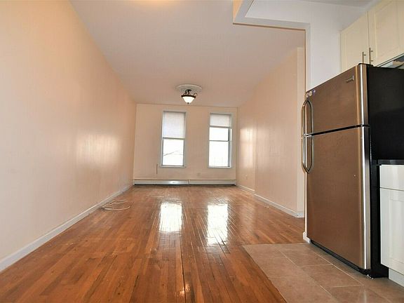 3rd image of 171 Morningside Ave APT 2B