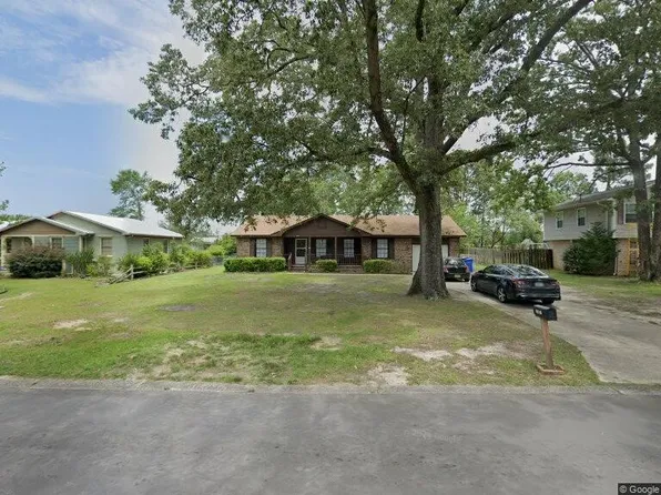 6516 Senator Dr, Fayetteville, NC 28304