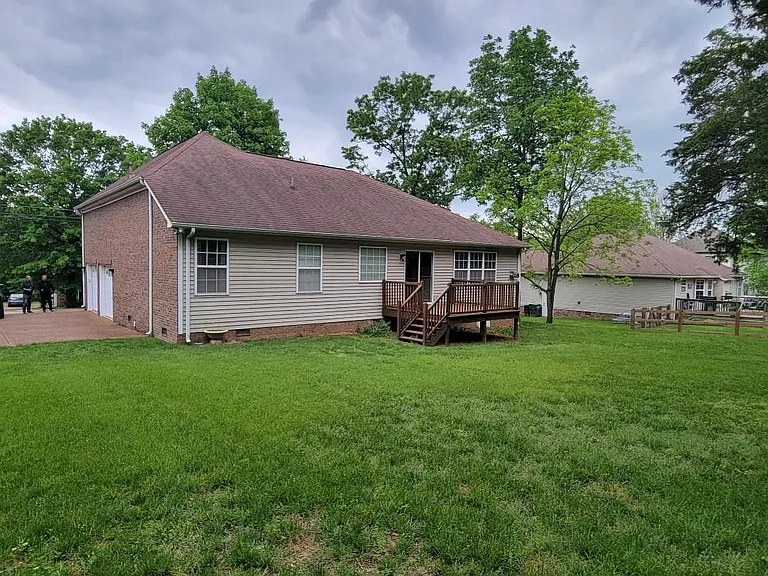 312 Baronswood Dr — Photo 2