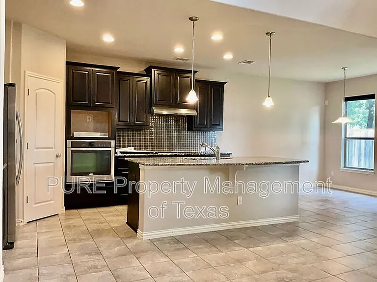 1932 Kempwood Loop — Photo 6