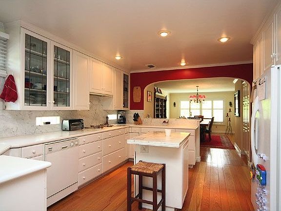 Remodeled kitchen with leaded glas cabinet doors and recessed lighting