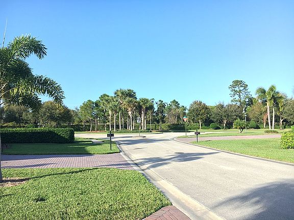 4th image of 5579 49th Ave