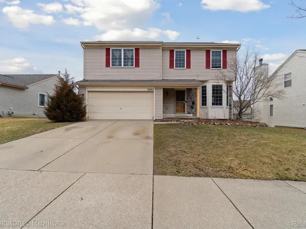 3393 Herrington Dr, Holly, MI 48442